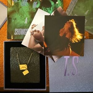 Taylor Swift TLOASG Deluxe CD ‘It’s Rapturous’